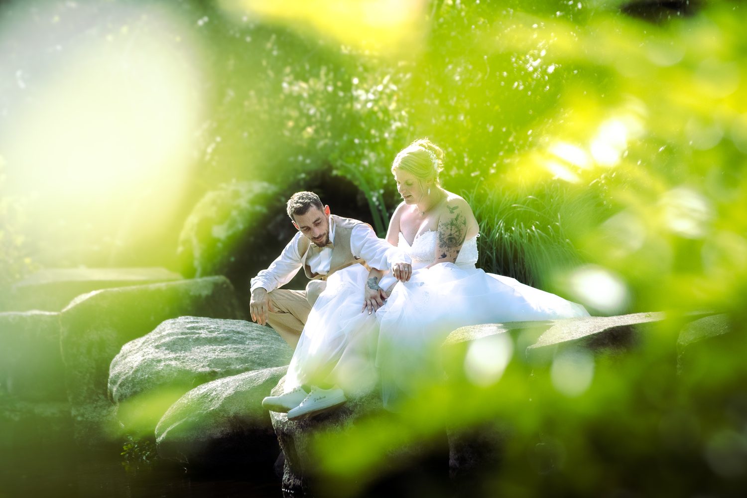 Préparatifs et bouquet photographiés pendant un mariage à Angers