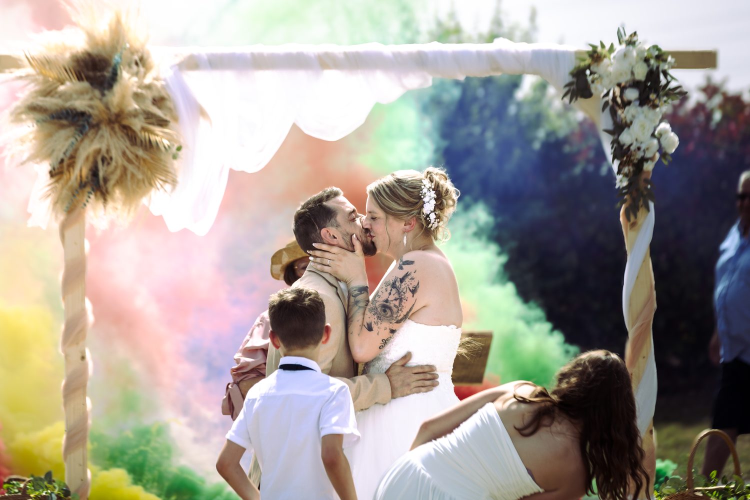 Portrait de couple naturel lors d’un mariage à Vendée