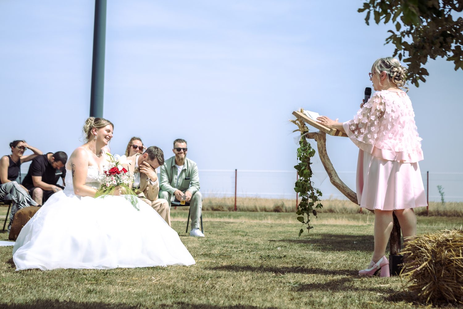 Photo de cérémonie de mariage à Angers avec émotions naturelles