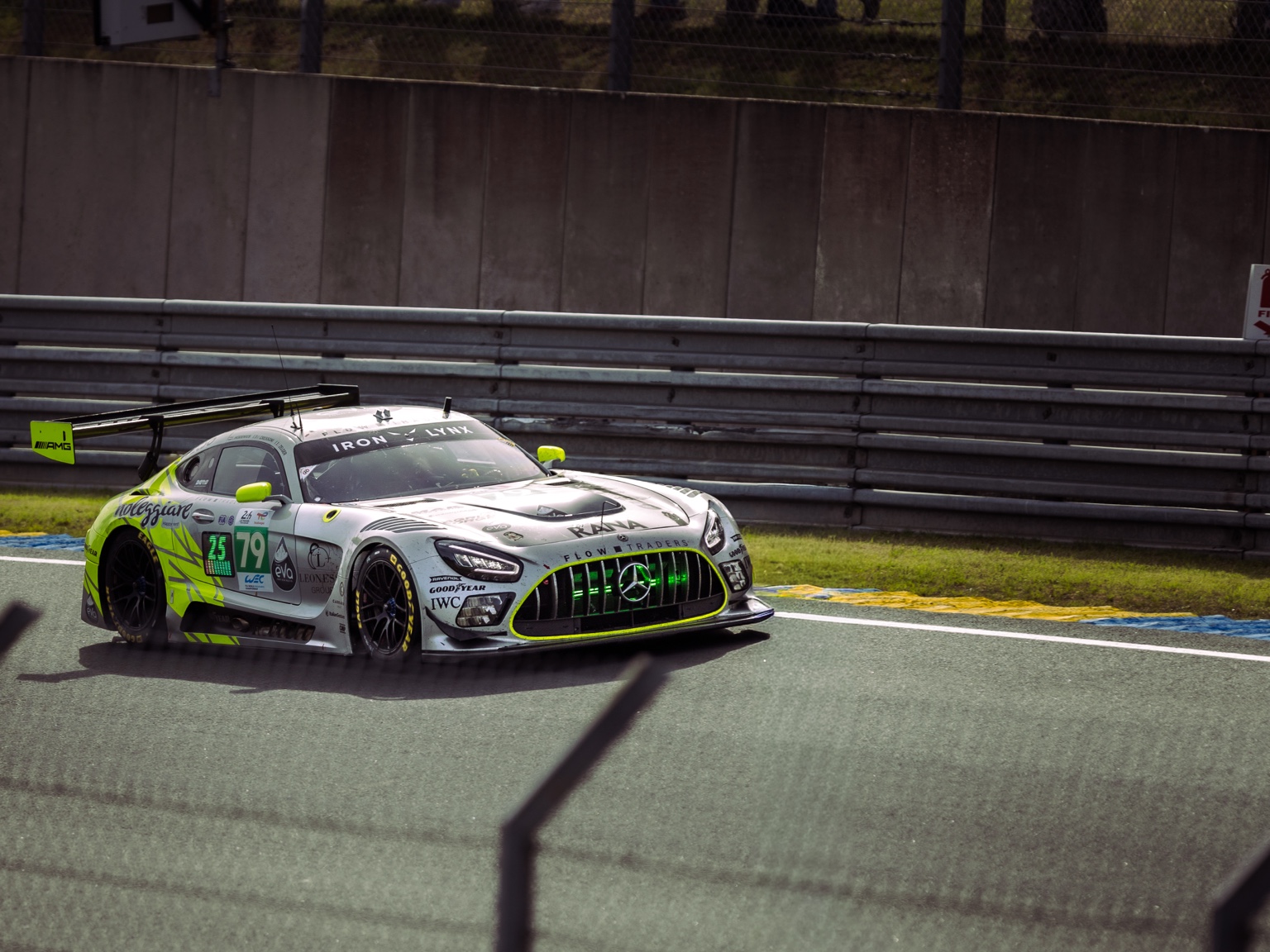 Photographe FFSA GT - voiture GT en action sur circuit