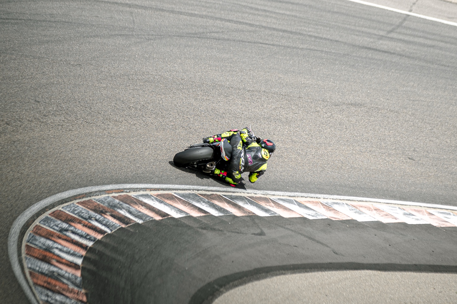 Photographe Course moto - action piste et image dynamique