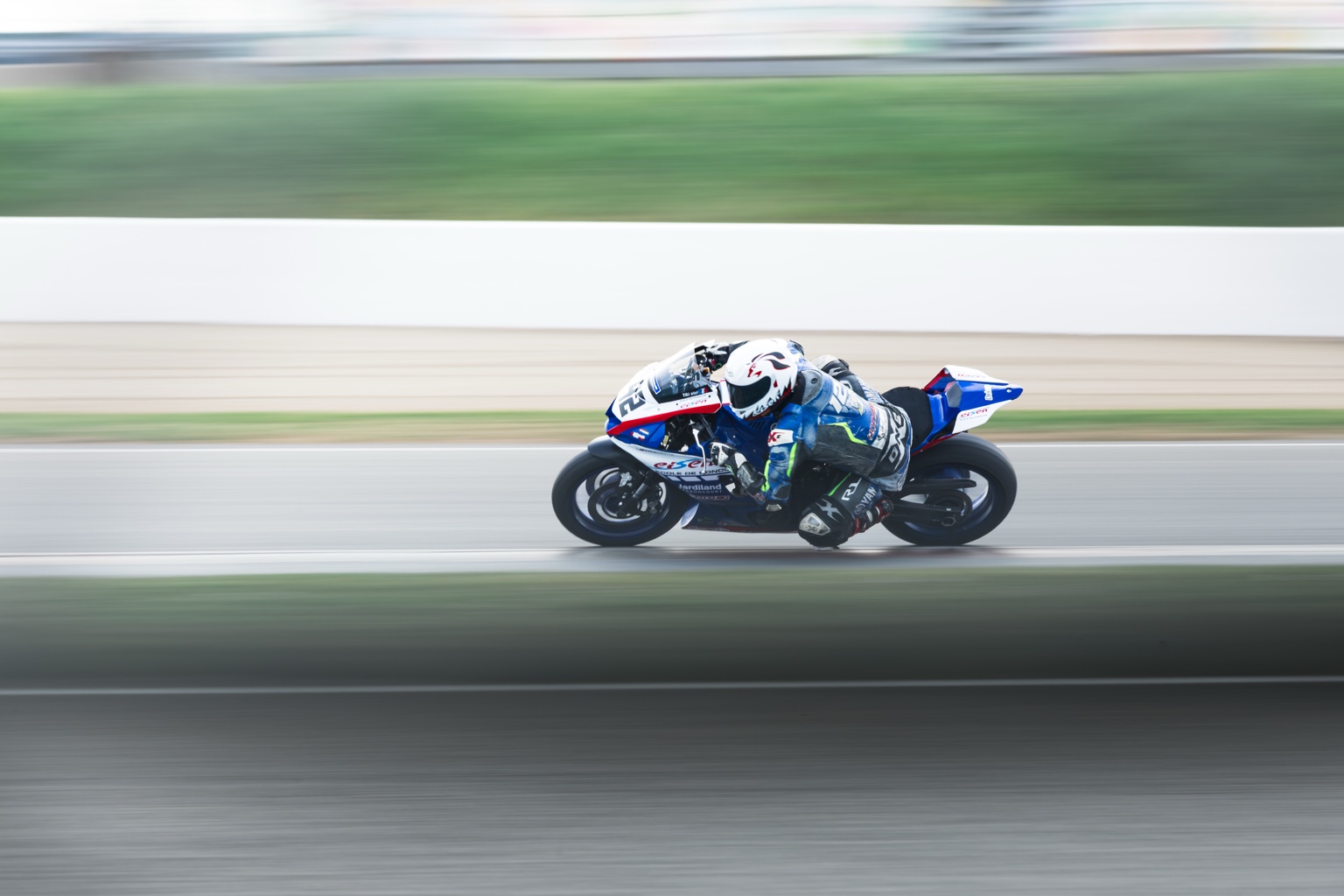 Photographie Course moto pour communication, réseaux sociaux et sponsors